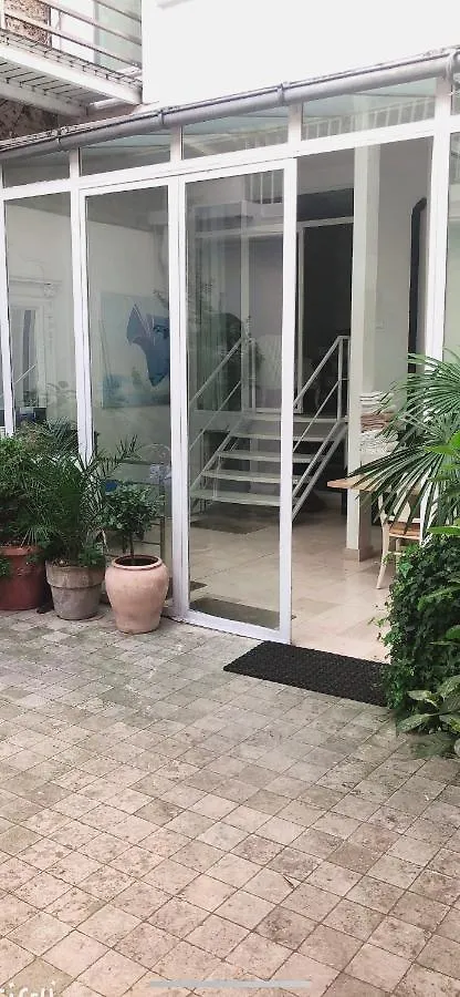 Гостевой дом Villa Des Iris Париж